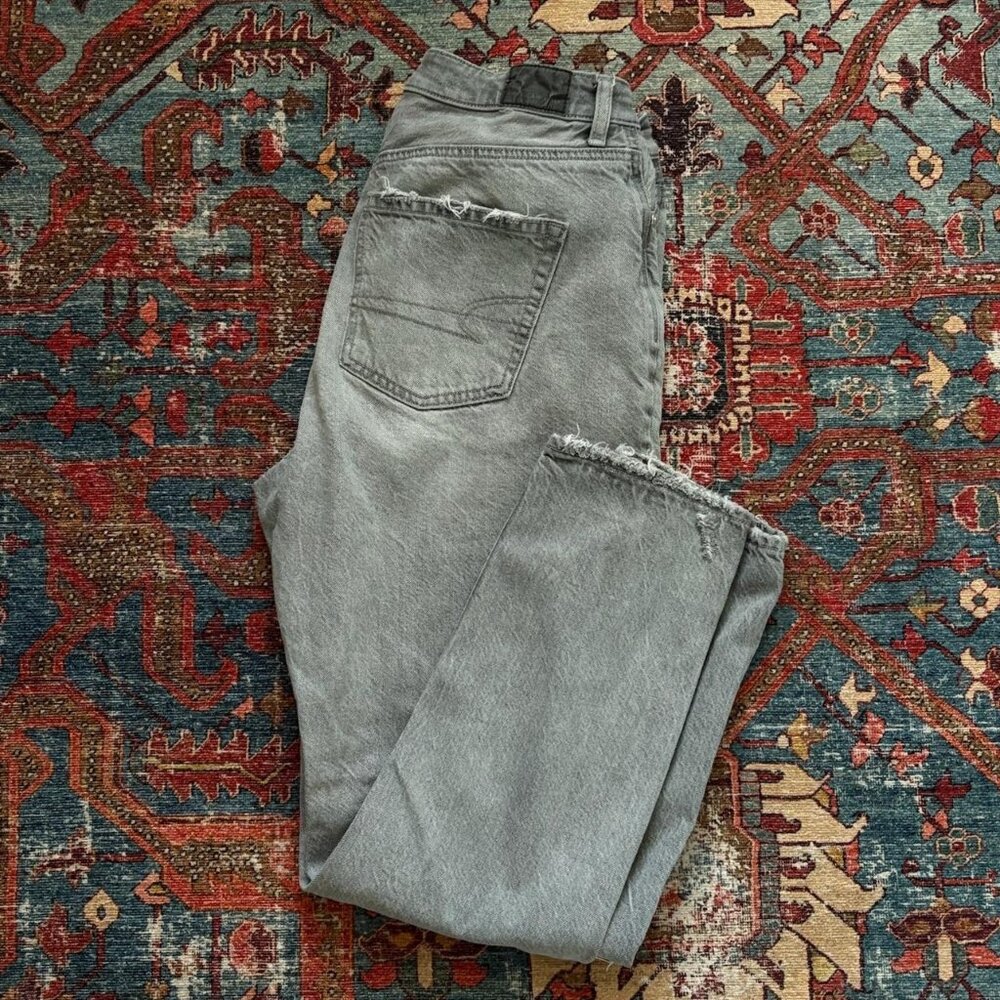 American Eagle High Waisted Straight Leg Jeans
